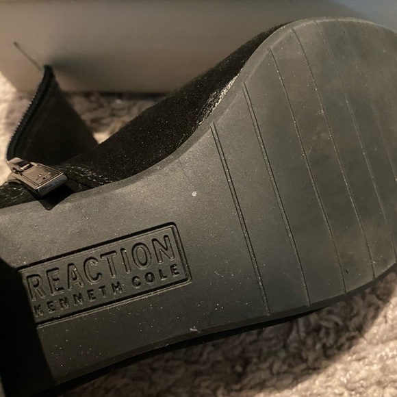 KENNETH COLE REACTION Suede booties - Picture 7 of 7